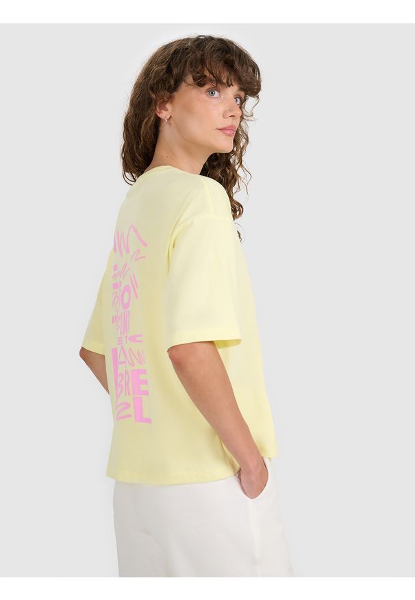 4f - 4F T-shirt oversize z nadrukiem damski - żółty XXL. Okazja: na co dzień. Kolor: żółty. Materiał: dzianina, materiał, bawełna, jersey. Długość rękawa: krótki rękaw. Długość: krótkie. Wzór: nadruk. Styl: klasyczny, sportowy, casual