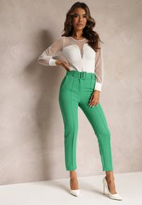 Renee - Zielone Dopasowane Spodnie Garniturowe High Waist z Paskiem w Talii Ozdobionym Klamrą Binah. Stan: podwyższony. Kolor: zielony. Długość: długie. Wzór: aplikacja