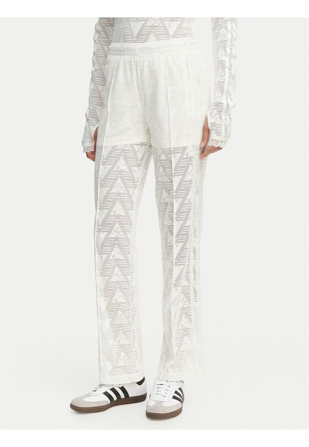 Adidas - adidas Spodnie dresowe Firebird Classic KE3455 Écru Regular Fit. Kolor: kremowy. Materiał: syntetyk