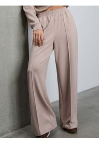 Sinsay - Spodnie wide leg z domieszką wiskozy - beżowy. Kolor: beżowy. Materiał: wiskoza #1