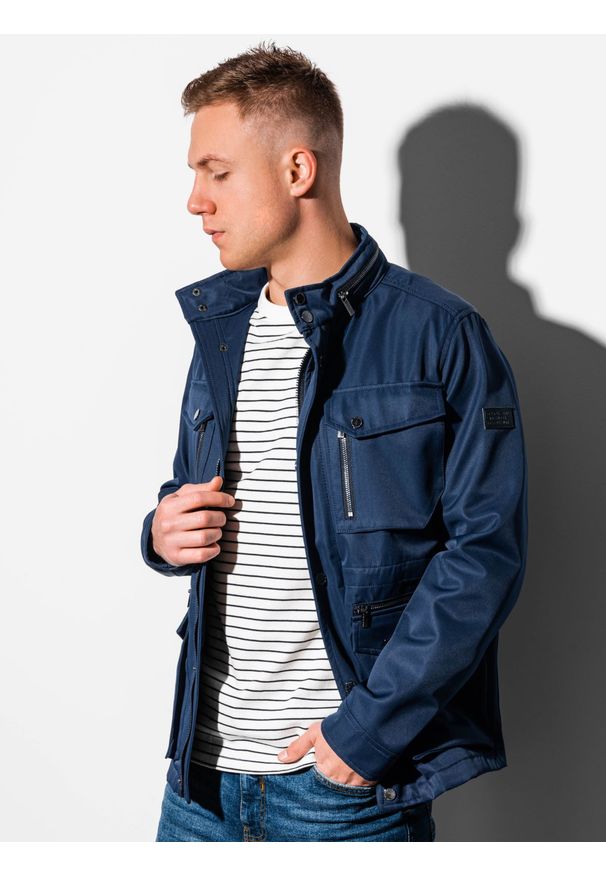 Niebieska kurtka Ombre Clothing na wiosnę, ze stójką