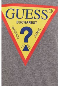 Guess - T-shirt Bucharest z kolekcji urodzinowej. Okazja: na urodziny. Kolor: szary. Materiał: bawełna, dzianina. Wzór: nadruk. Styl: casual #6