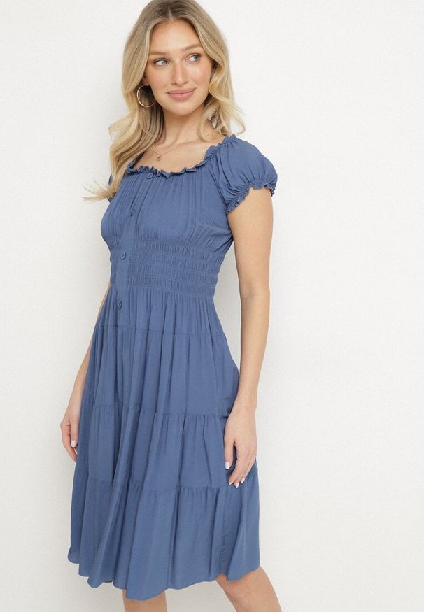 Born2be - Granatowa Bawełniana Rozkloszowana Sukienka z Guzikami i Bufiastymi Rękawami Annivi. Okazja: na co dzień. Kolor: niebieski. Materiał: bawełna. Styl: casual, klasyczny, elegancki