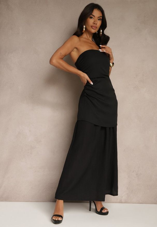 Renee - Czarna Sukienka Koktajlowa z Dekoltem Bandeau Ozdobiona Marszczeniem Folimmea. Okazja: na wesele, na ślub cywilny. Kolor: czarny. Wzór: aplikacja. Styl: wizytowy