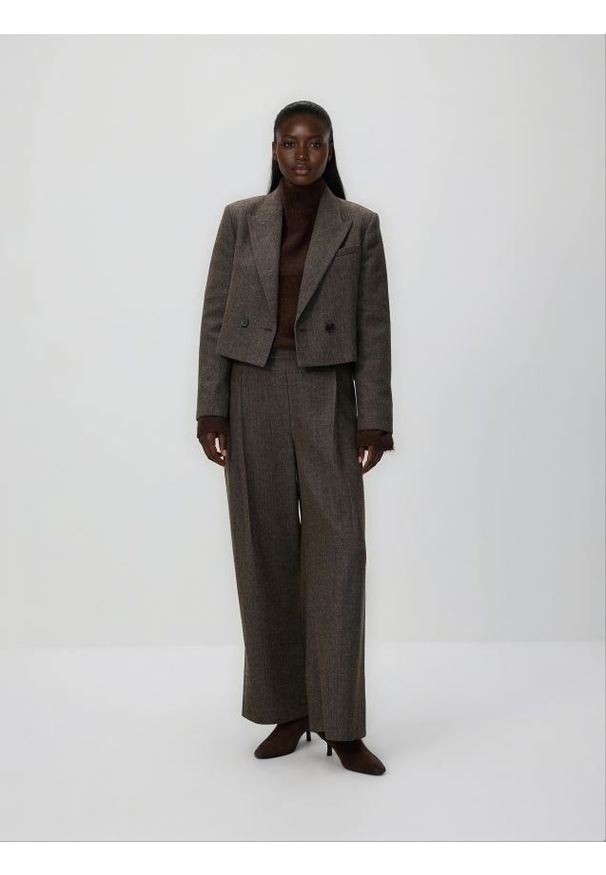 Reserved - Szerokie spodnie z zakładkami - brązowy. Kolor: brązowy. Materiał: tkanina