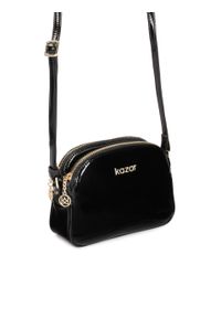 Kazar - Czarna lakierowana torebka na pasku. Kolor: czarny. Wzór: aplikacja. Materiał: lakierowane, skórzane. Styl: wizytowy, casual, klasyczny, elegancki #2
