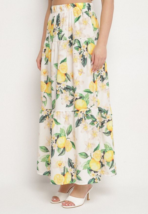 Born2be - Biały Komplet Top na Ramiączkach i Rozkloszowana Spódnica Madelein. Kolor: biały. Wzór: aplikacja, kwiaty