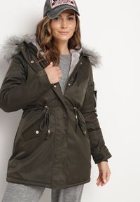 Born2be - Zielono-Szara Kurtka Parka z Futerkowym Odpinanym Zdobieniem przy Kapturze Inellae. Okazja: na co dzień. Kolor: zielony. Materiał: dzianina, futro, jeans. Wzór: aplikacja. Styl: klasyczny, elegancki, casual #3