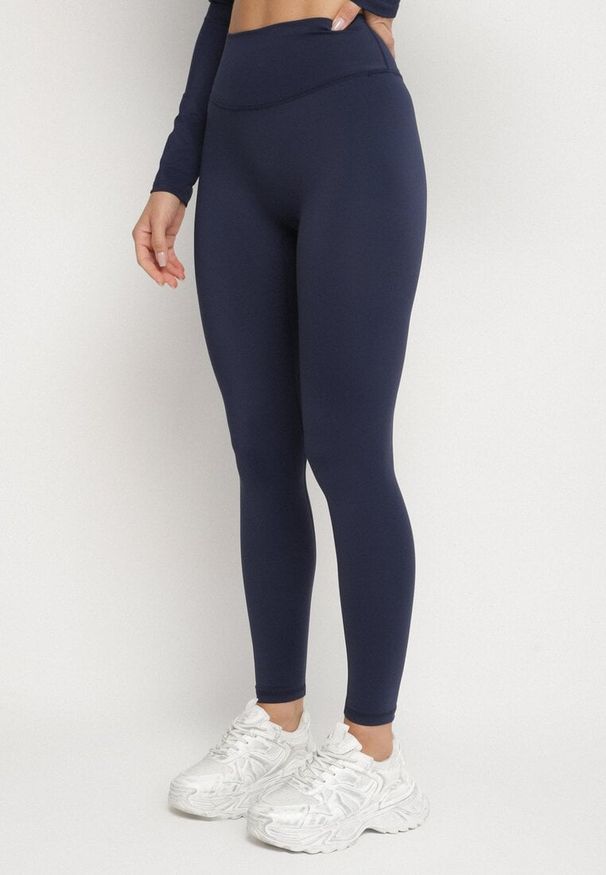 Born2be - Granatowy Komplet Sportowy Legginsy i Bluzka z Odkrytymi Plecami Dasalla. Kolor: niebieski