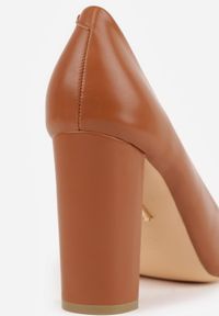 Born2be - Brązowe Czółenka na Obcasie Vices ze Skórzaną Wkładką Olannela. Okazja: na co dzień, na spotkanie biznesowe, do pracy. Kolor: brązowy. Materiał: skóra. Obcas: na obcasie. Styl: casual, biznesowy, klasyczny. Wysokość obcasa: średni #3