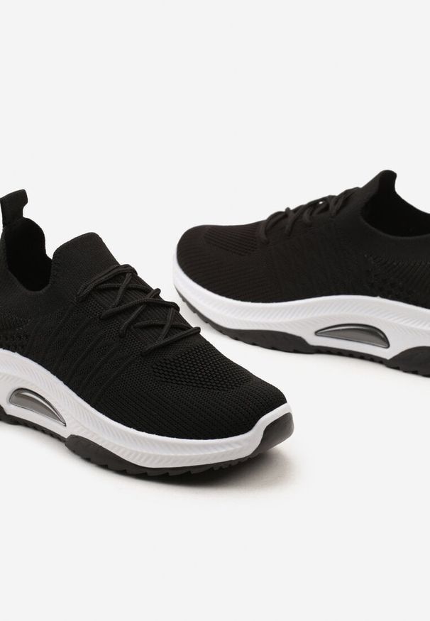 Born2be - Czarne Wsuwane Buty Sportowe z Elastyczną Cholewką i Ozdobną Wstawką na Podeszwie Moonsara. Okazja: na co dzień. Zapięcie: bez zapięcia. Kolor: czarny. Materiał: jeans. Szerokość cholewki: normalna. Sport: fitness
