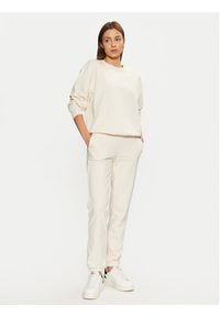 Guess Bluza O5RQ03 KCO31 Beżowy Regular Fit. Kolor: beżowy. Materiał: bawełna