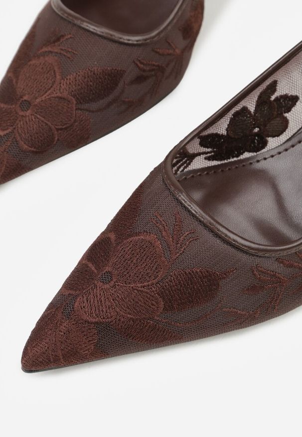Born2be - Brązowe Sandały na Szpilce z Haftowanym Wzorem Iphiserris. Zapięcie: sprzączka. Kolor: brązowy. Materiał: jeans. Wzór: haft. Obcas: na szpilce. Styl: klasyczny