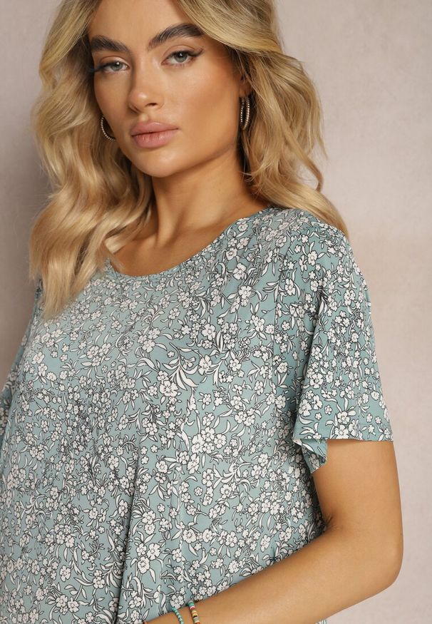 Renee - Zielona Krótka Sukienka Letnia z Wiskozy w Kwiaty Kidda. Kolor: zielony. Materiał: wiskoza. Wzór: kwiaty. Sezon: lato. Długość: mini