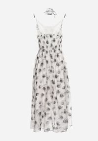 Born2be - Biała Rozkloszowana Sukienka w Florystyczny Print z Chokerem Różą Jomeria. Okazja: na co dzień. Typ kołnierza: dekolt w kształcie V. Kolor: biały. Długość rękawa: krótki rękaw. Wzór: nadruk. Styl: casual #5