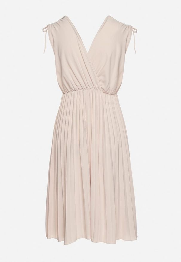 Born2be - Beżowa Plisowana Sukienka z Bawełną i Wiskozą z Gumką w Talii i Kopertowym Dekoltem Karamla. Typ kołnierza: dekolt kopertowy. Kolor: beżowy. Materiał: wiskoza, bawełna. Typ sukienki: kopertowe