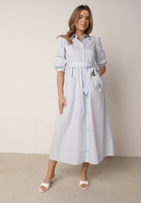 Born2be - Niebieska Rozkloszowana Sukienka Koszulowa w Stylu Retro z Bawełny z Wiązaniem Cirire. Okazja: na co dzień. Kolor: niebieski. Materiał: bawełna. Typ sukienki: koszulowe. Styl: retro #5