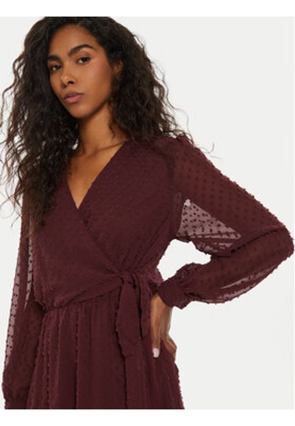 only - ONLY Sukienka codzienna Tiva 15224789 Bordowy Regular Fit. Okazja: na co dzień. Kolor: czerwony. Materiał: syntetyk. Typ sukienki: proste. Styl: casual