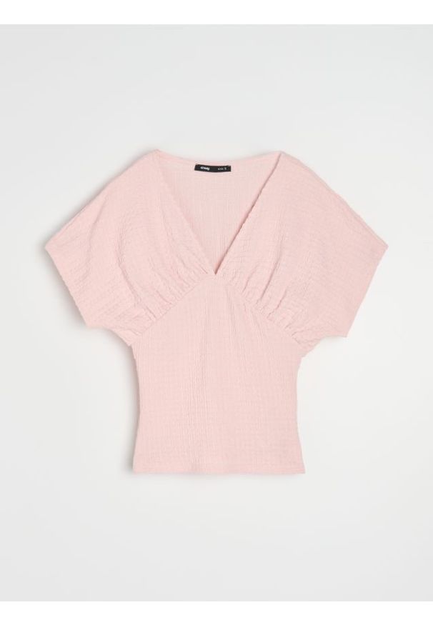 Sinsay - Bluzka z dekoltem V i marszczeniem z przodu - różowy. Kolor: różowy