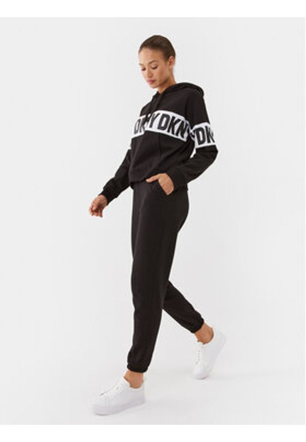 DKNY Spodnie dresowe YI2822670 Czarny Regular Fit. Kolor: czarny. Materiał: dresówka, bawełna, syntetyk