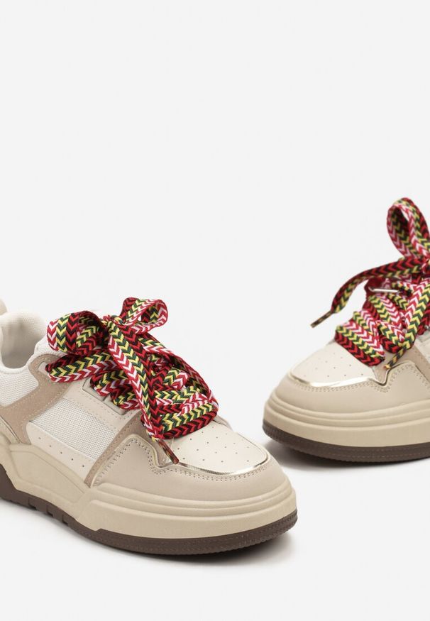 Renee - Ciemnobeżowe Sneakersy na Płaskiej Podeszwie z Grubymi Sznurówkami i Przeszyciami Joliat. Kolor: beżowy. Materiał: jeans. Obcas: na płaskiej podeszwie