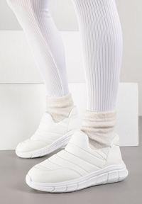 Renee - Białe Sneakersy Śniegowce na Platformie z Tłoczeniem i Pikowaną Cholewką Vermina. Okazja: na co dzień. Kolor: biały. Materiał: dresówka. Szerokość cholewki: normalna. Obcas: na platformie #5