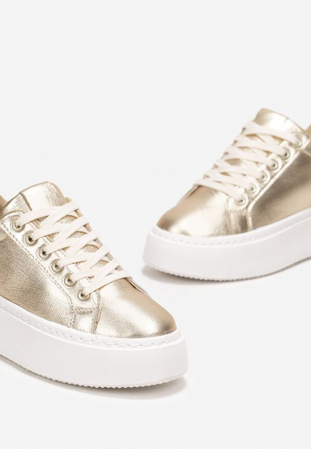 Renee - Złote Sneakersy na Grubej Podeszwie Cernanda. Okazja: na co dzień. Kolor: złoty. Obcas: na platformie
