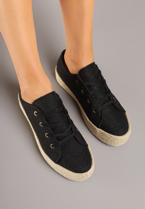 Renee - Czarne Trampki Ozdobione Plecionką Filatera. Okazja: na co dzień. Kolor: czarny. Materiał: materiał, jeans. Wzór: aplikacja. Obcas: na platformie. Styl: elegancki, casual