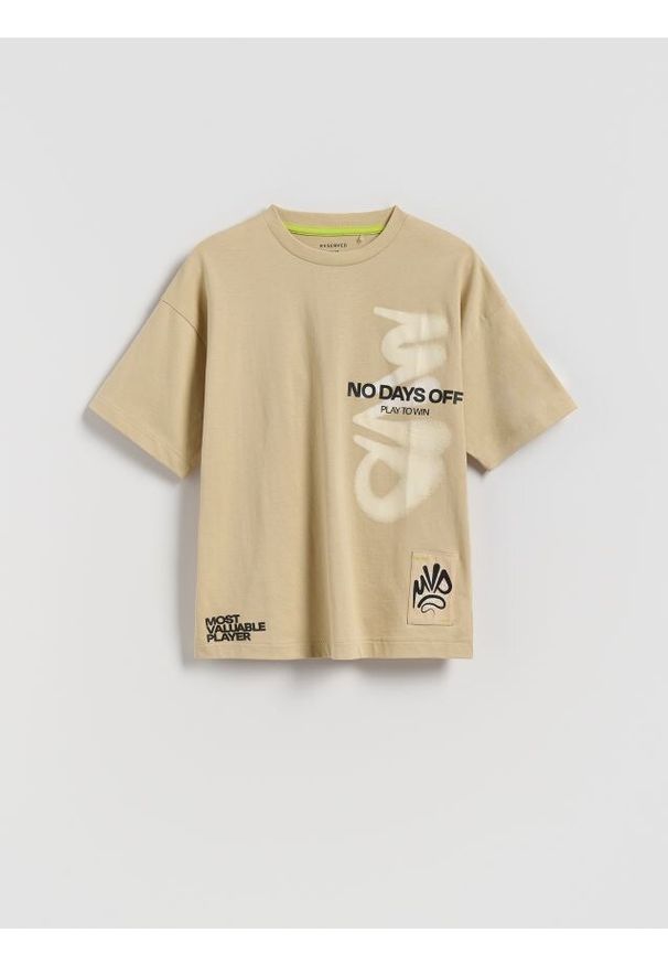 Reserved - T-shirt z nadrukiem - beżowy. Kolor: beżowy. Materiał: bawełna, dzianina. Wzór: nadruk