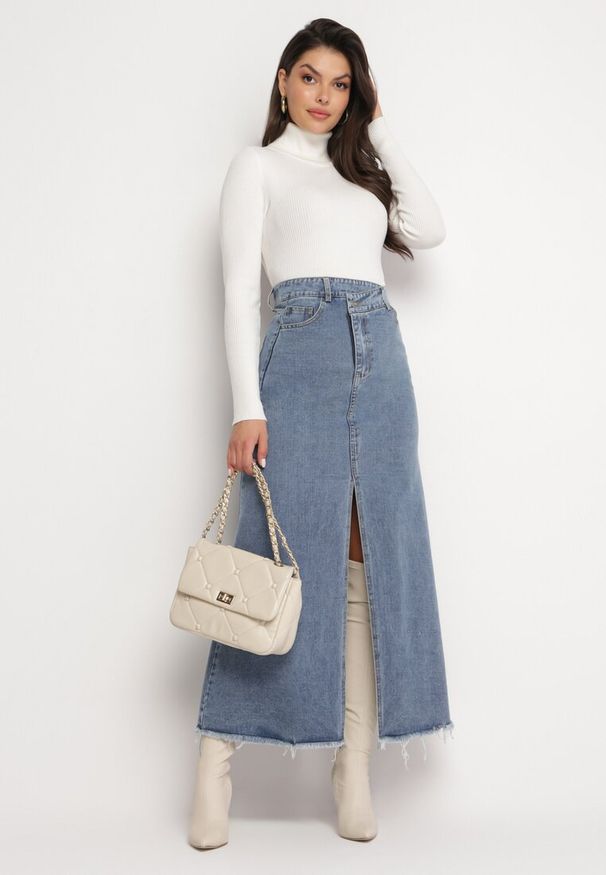Born2be - Niebieska Jeansowa Spódnica z Wysokim Stanem i Postrzępionym Dołem Hayva. Stan: podwyższony. Kolor: niebieski. Materiał: jeans. Styl: klasyczny