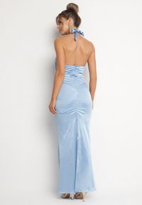 Born2be - Jasnoniebieska Satynowa Sukienka Wiązana na Szyi z Wycięciem pod Biustem i Różyczką Roneza. Kolor: niebieski. Materiał: satyna. Styl: elegancki #4