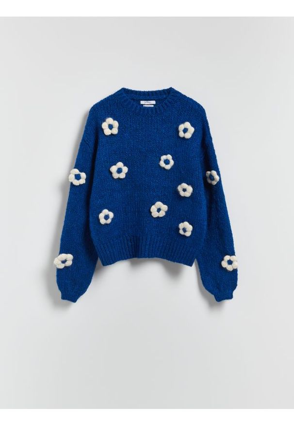Reserved - Sweter z kwiatową aplikacją - granatowy. Kolor: niebieski. Materiał: dzianina, wełna. Wzór: kwiaty, aplikacja