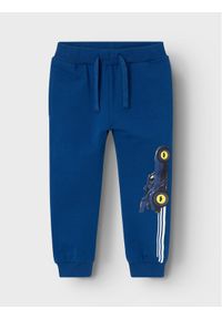 Name it - NAME IT Spodnie dresowe BATMAN Jacobo 13225935 Niebieski Regular Fit. Kolor: niebieski. Materiał: bawełna. Wzór: motyw z bajki #1