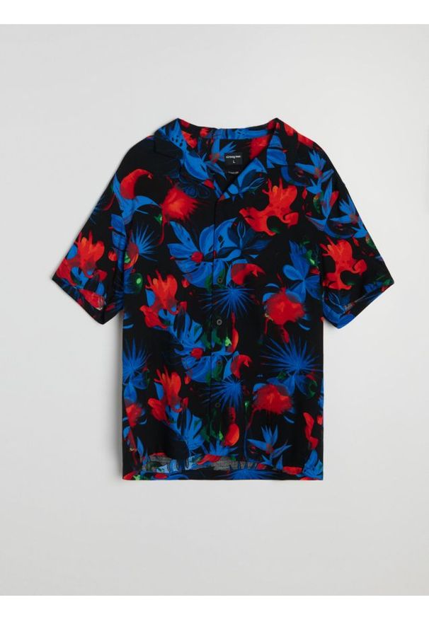 Sinsay - Wiskozowa koszula z krótkim rękawem - czarny. Kolor: czarny. Materiał: wiskoza. Długość rękawa: krótki rękaw. Długość: krótkie