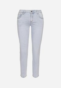 Born2be - Jasnoniebieskie Jeansy o Dopasowanym Kroju z Niskim Stanem Kolithria. Okazja: na co dzień. Stan: obniżony. Kolor: niebieski. Styl: elegancki, casual #4