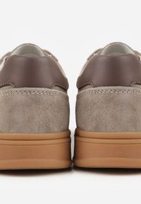 Renee - Beżowe Sneakersy ze Skóry Naturalnej z Geometrycznym Wzorem Zetisius. Okazja: na co dzień. Kolor: beżowy. Materiał: skóra. Wzór: geometria #3