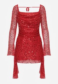 Renee - Czerwona Dopasowana Sukienka VICES Zdobiona Cekinami i Wiązaniem Alethrolphi. Kolor: czerwony. Wzór: aplikacja. Styl: elegancki, klasyczny #5