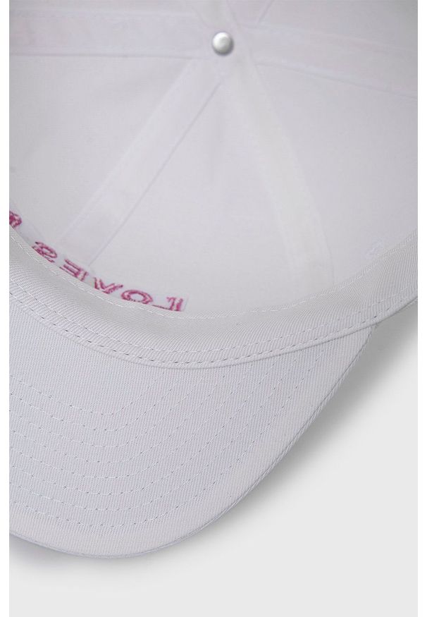 Vans czapka bawełniana kolor biały z aplikacją. Kolor: biały. Materiał: bawełna. Wzór: aplikacja