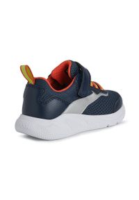 Geox buty dziecięce kolor granatowy. Nosek buta: okrągły. Zapięcie: rzepy. Kolor: niebieski. Materiał: guma