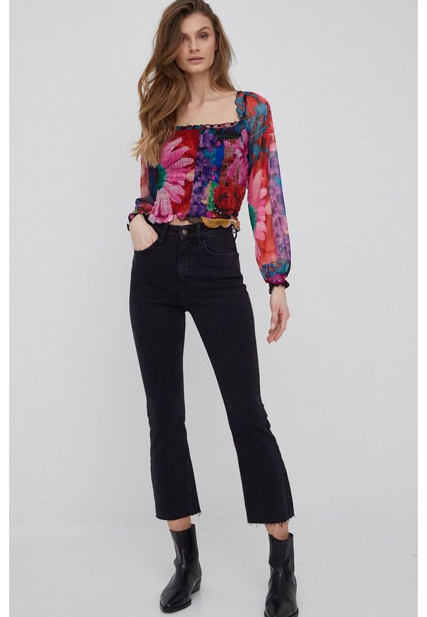 Desigual jeansy damskie high waist. Stan: podwyższony. Kolor: czarny