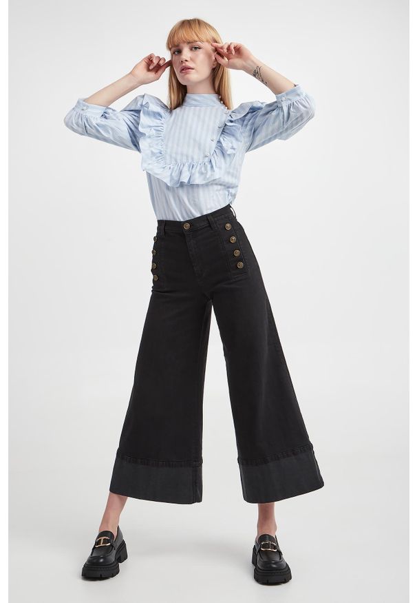 Custommade - Koszula damska z żabotem CUSTOMMADE. Typ kołnierza: z żabotem