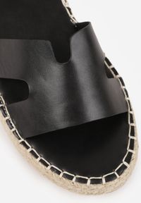 Born2be - Czarne Sandały VICES na Grubej Plecionej Podeszwie Meztora. Okazja: na co dzień. Zapięcie: sprzączka. Kolor: czarny. Wzór: ażurowy. Sezon: lato. Styl: casual, klasyczny, elegancki #9