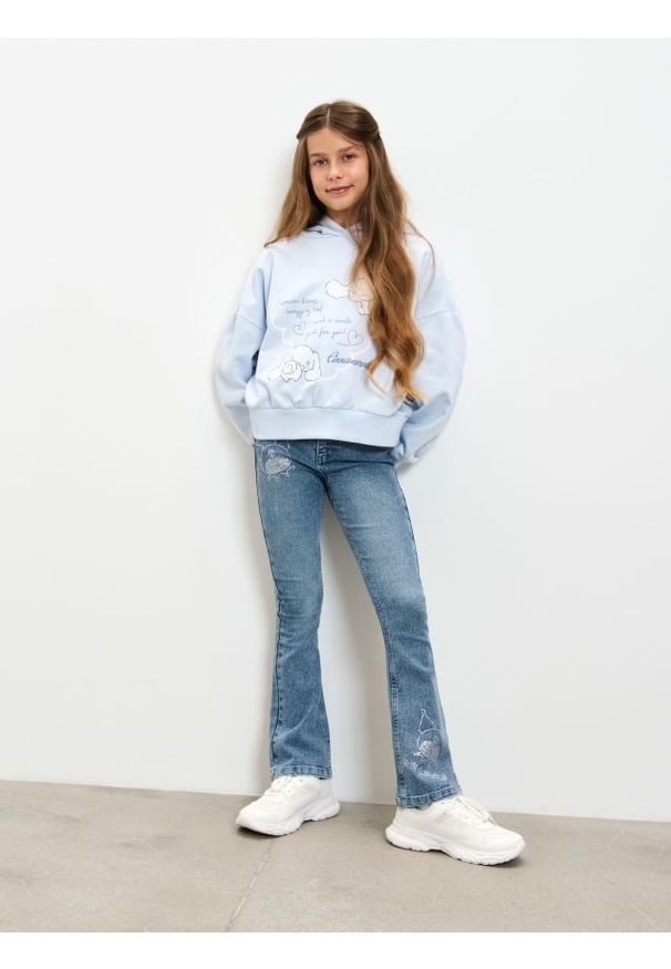 Sinsay - Jeansy flare Kuromi - niebieski. Kolor: niebieski