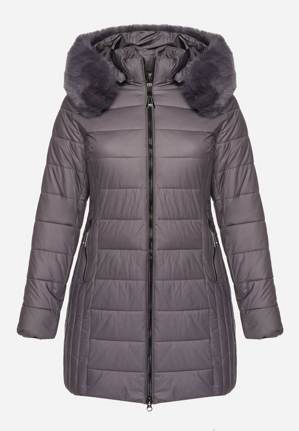 Born2be - Fioletowa Pikowana Kurtka o Taliowanym Kroju z Odpinanym Kapturem i Futrem Deozora. Okazja: na co dzień. Kolekcja: plus size. Kolor: fioletowy. Materiał: futro. Wzór: aplikacja. Styl: elegancki, casual