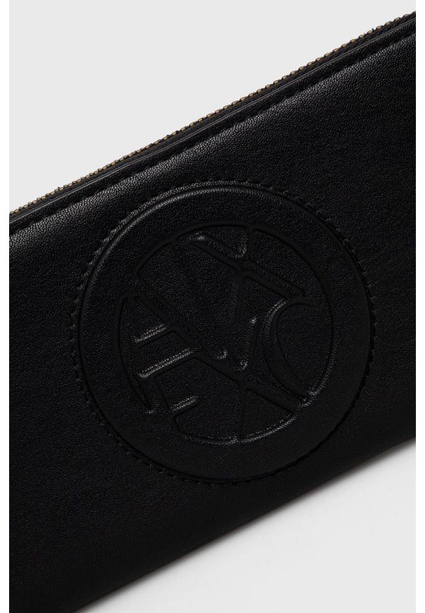 Armani Exchange Portfel damski kolor czarny. Kolor: czarny. Materiał: materiał. Wzór: gładki