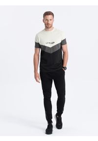 Ombre Clothing - T-shirt męski bawełniany trójkolorowy z logo - czarno-grafitowy V2 S1747 - XXL. Kolor: czarny. Materiał: bawełna. Długość rękawa: krótki rękaw. Długość: krótkie. Wzór: nadruk, geometria. Styl: klasyczny #6