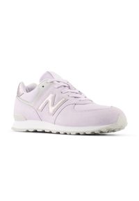 Buty dziecięce New Balance G5745LP – fioletowe. Okazja: na co dzień, na uczelnię. Kolor: fioletowy. Materiał: zamsz, syntetyk, materiał. Szerokość cholewki: normalna. Model: New Balance 574. Sport: turystyka piesza #3