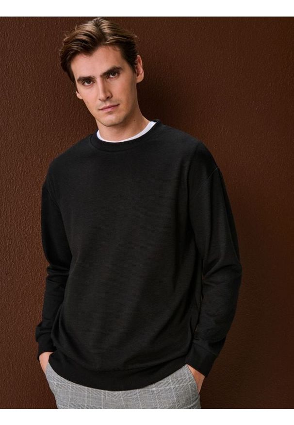 Sinsay - Bluza crewneck basic - czarny. Kolor: czarny