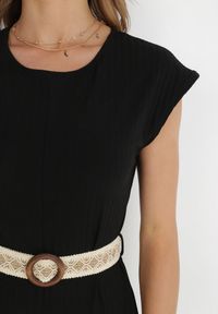 Born2be - Czarny Kombinezon z Paskiem Thalaera. Kolor: czarny. Materiał: dzianina, prążkowany. Długość rękawa: krótki rękaw. Długość: krótkie. Wzór: jednolity. Sezon: lato. Styl: boho #6