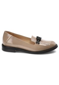Beżowe Mokasyny Armodo Modne Buty Damskie. Okazja: do pracy. Kolor: beżowy. Materiał: skóra. Obcas: na obcasie. Styl: klasyczny, elegancki. Wysokość obcasa: niski